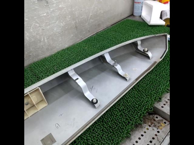 NISSAN
Genuine rear wing for Elgrand/E52