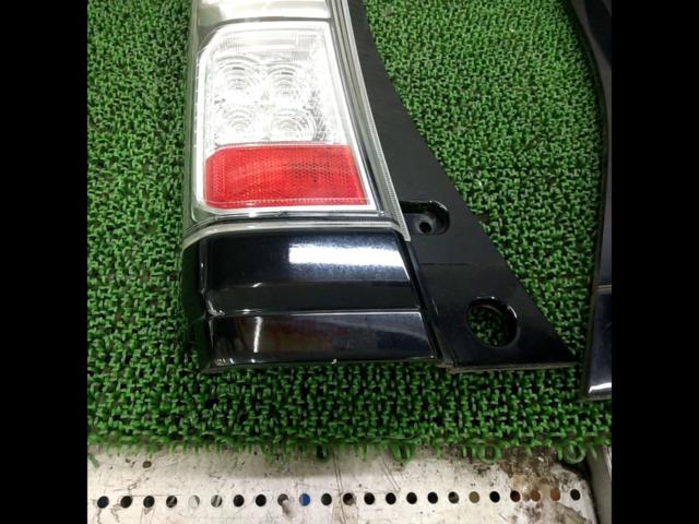 HONDA
Genuine taillights for N-BOX/JF1