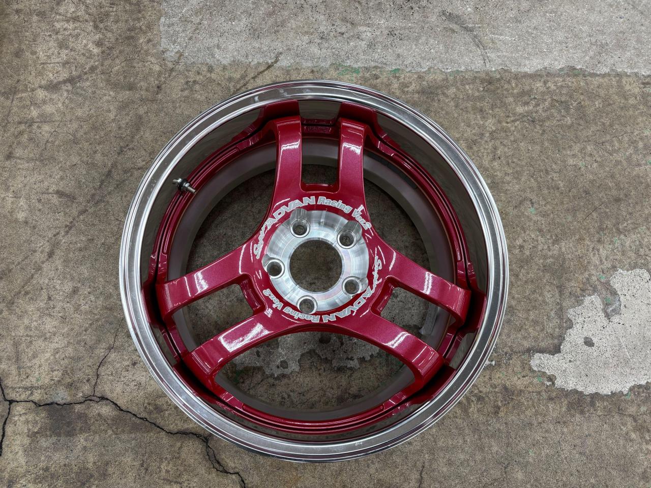 One YOKOHAMA wheel
SUPER
ADVAN
Racing
Ver.2