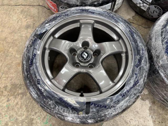 New tire set included
Nissan
Skyline
GT-R / BNR32
Genuine forged wheel
+
SHIBATIRE
R23
[300]