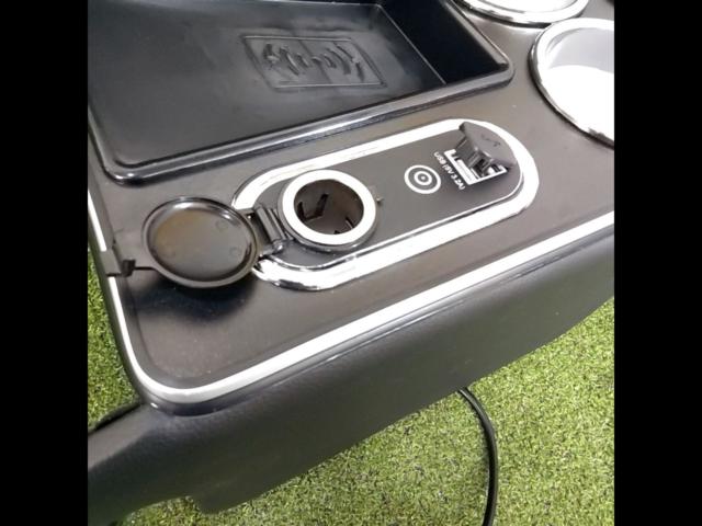 Manufacturer unknown for Noah/Voxy/90 series hybrid.
Wireless charging compatible
Console box