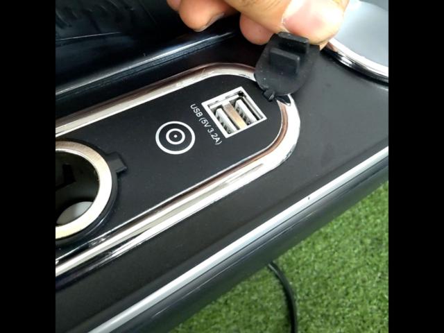 Manufacturer unknown for Noah/Voxy/90 series hybrid.
Wireless charging compatible
Console box