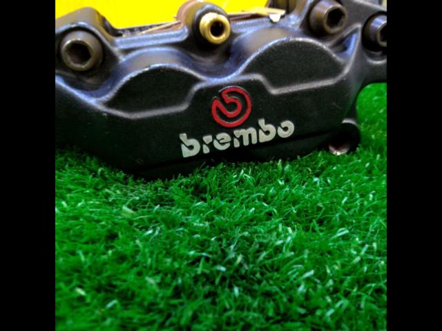 Brembo
4POT
Caliper
40mm