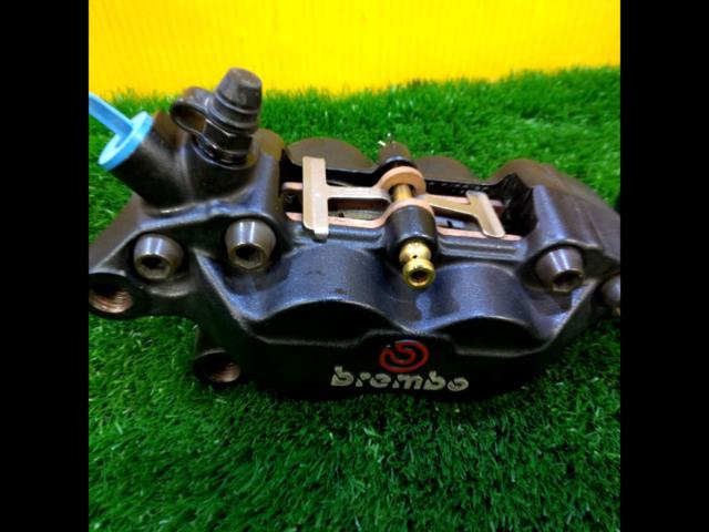 Brembo
4POT
Caliper
40mm