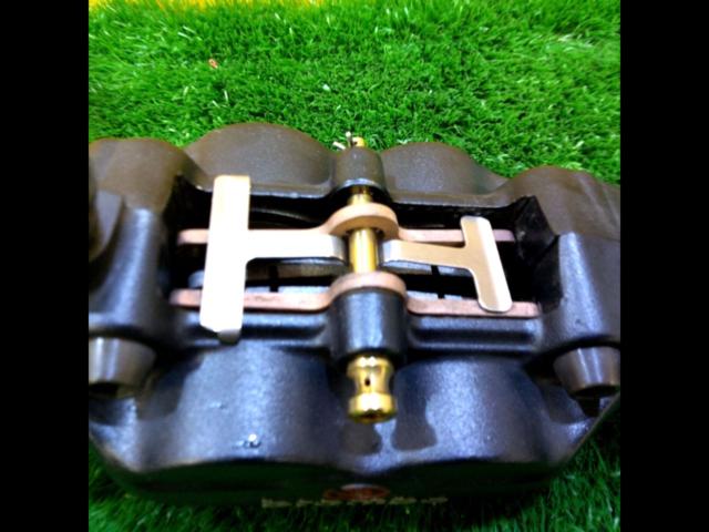 Brembo
4POT
Caliper
40mm