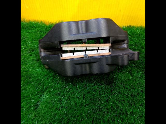 Brembo
4POT
Caliper
40mm