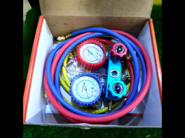 ASTRO
PRODUCTS
CFC-12
Manifold gauge