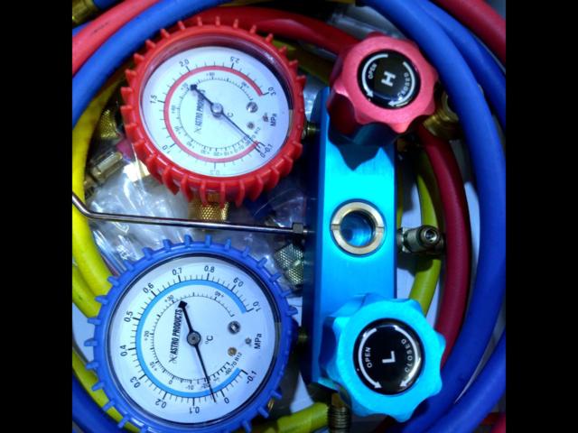 ASTRO
PRODUCTS
CFC-12
Manifold gauge