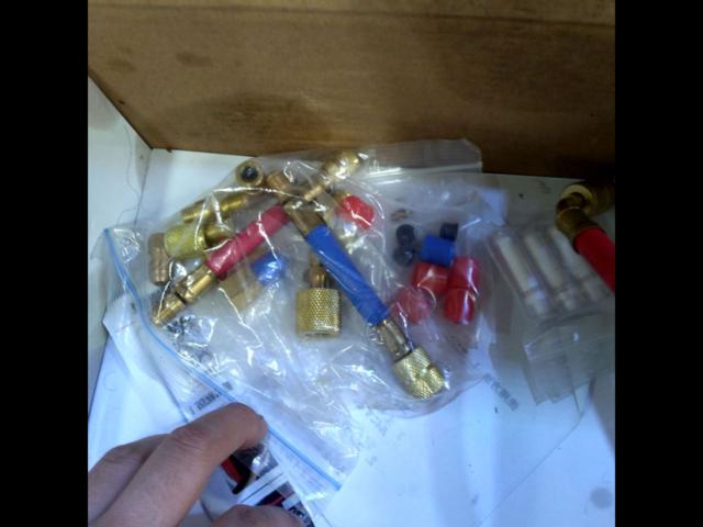 ASTRO
PRODUCTS
CFC-12
Manifold gauge