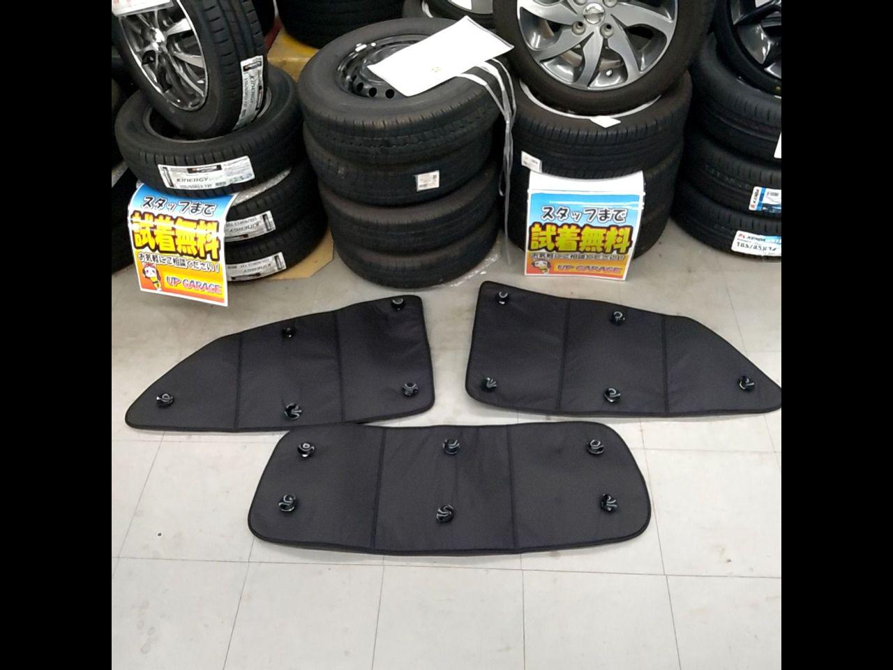 Unknown Manufacturer
Rear sunshade