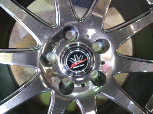 BADX 632
LOXARNY (Rokusani)
Hui - Le
+ GRIPMAX
ICE
X
SUV