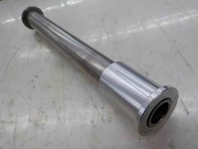 ZRX1200DAEG wheelie
Chromori conversion axle kit
#Front axle shaft
#Hollow/WR-DAEG-AX-001 for Ohlins inverted forks only