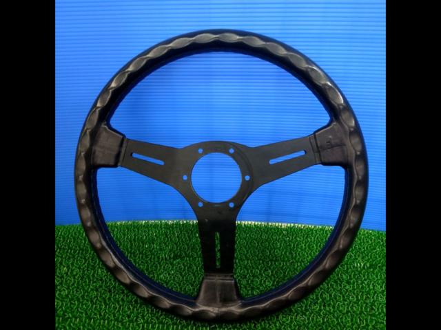 Displayed in the showcase: 370Φ NARDI
Classic
Leather steering wheel