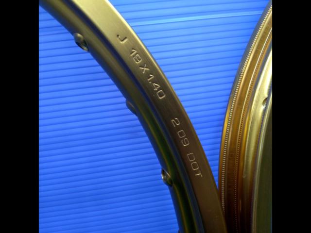 DID (Dido)
Aluminum wheel rim
Gold/J19×1.4032 holes