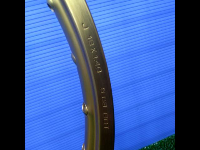 DID (Dido)
Aluminum wheel rim
Gold/J19×1.4032 holes