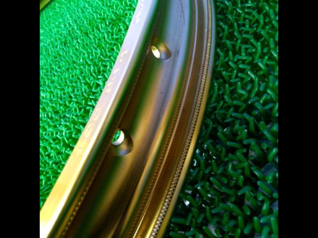 DID (Dido)
Aluminum wheel rim
Gold/J19×1.4032 holes