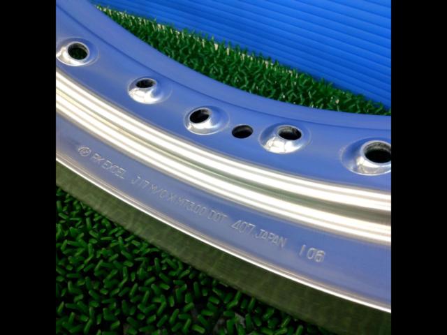 TRIUMPH
Triumph
Bonneville T100 EXCEL
Aluminum rim for rear
17×3.00