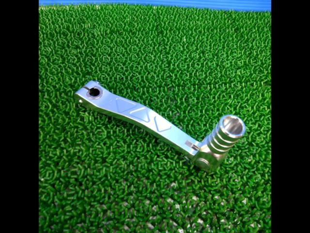 [Generic] manufacturer unknown
Aluminum shift pedal hole center to peg center distance: 130mm