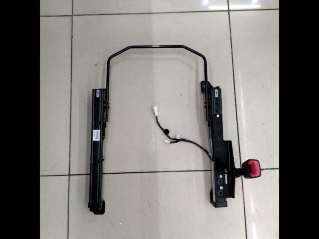 [86 / BRZ
ZN6/ZC6 RECARO
Reclining seat rail
LH (passenger seat)