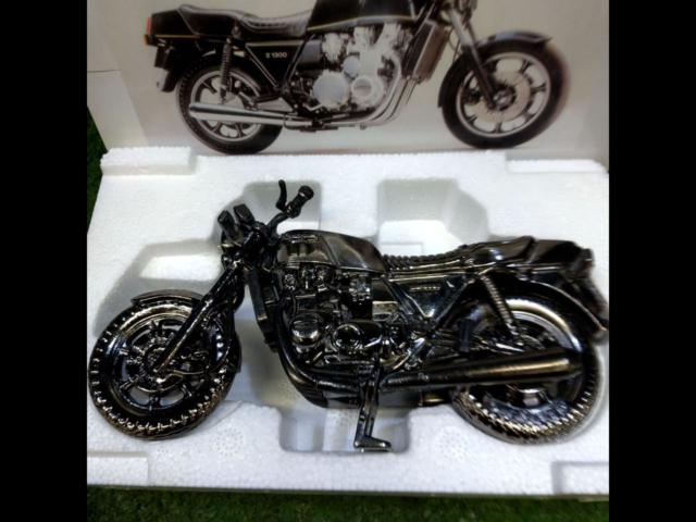 KAWASAKI/Z1300 Red Baron
Great car series of the world
vol.24