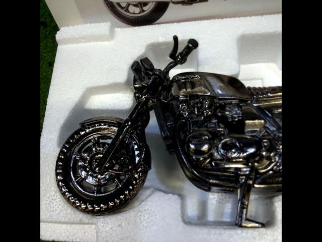 KAWASAKI/Z1300 Red Baron
Great car series of the world
vol.24