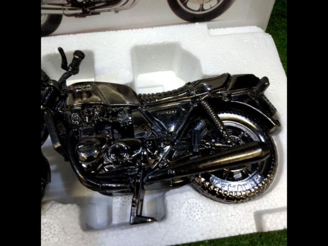 KAWASAKI/Z1300 Red Baron
Great car series of the world
vol.24