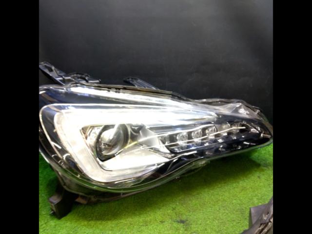 BRZ/ZC6/late SUBARU
Genuine headlight