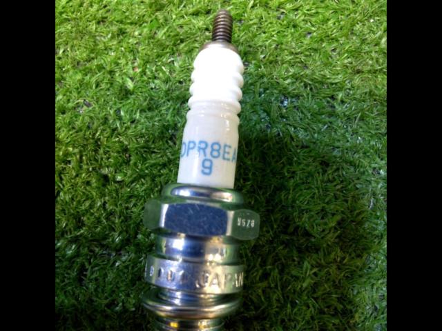 NGK
Spark plug
DPR8EA-9