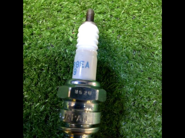 NGK
Spark plug
DPR8EA-9