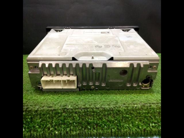 DAIHATSU genuine
CD tuner
86180-B5060