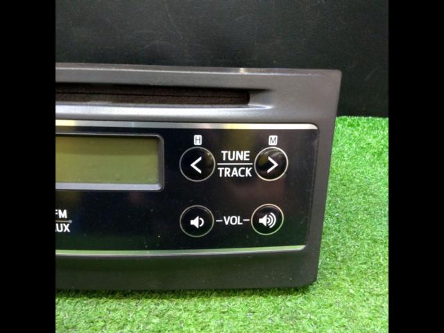 DAIHATSU genuine
CD tuner
86180-B5060