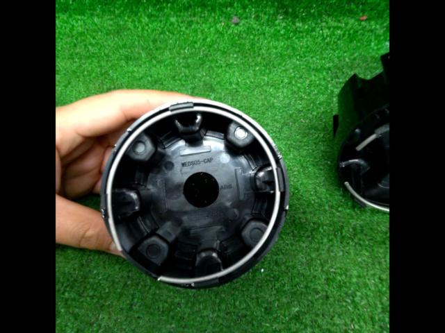 BADX
ROCK
KELLY
Wheel center caps (3 pieces only)