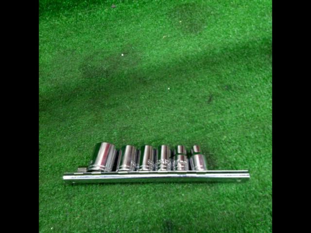 Unknown Manufacturer
Set of 6 x 3/8\" sockets