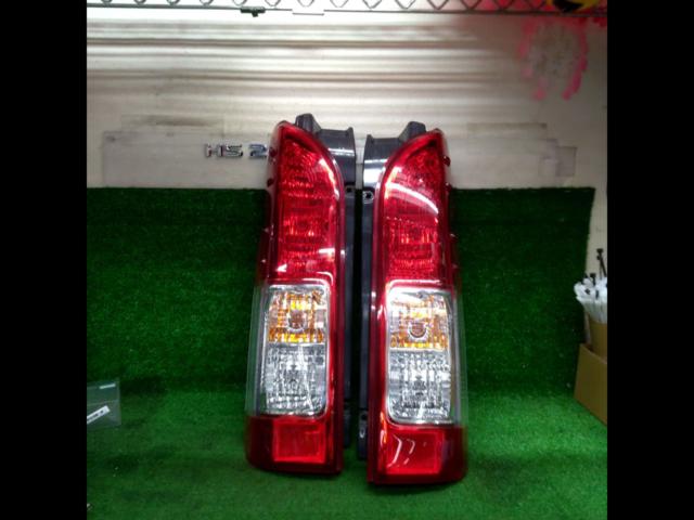 Toyota
200 series
Hiace
Type 4 ~
Genuine tail lamp