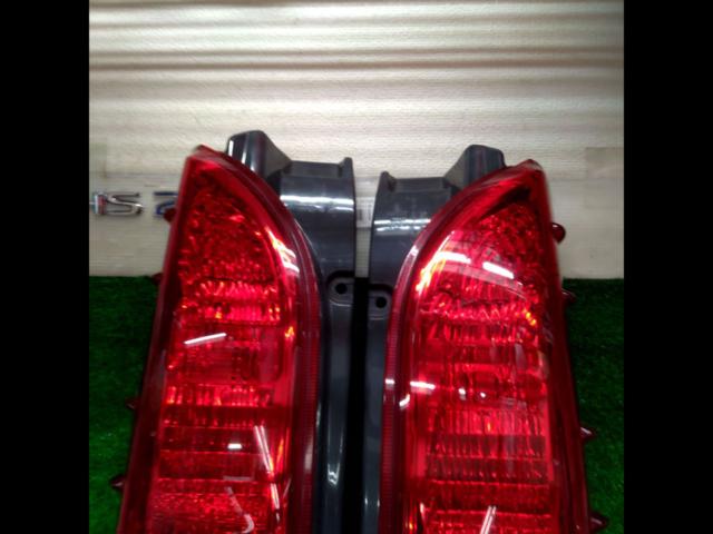 Toyota
200 series
Hiace
Type 4 ~
Genuine tail lamp