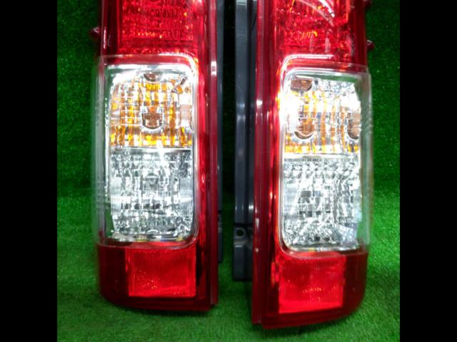 Toyota
200 series
Hiace
Type 4 ~
Genuine tail lamp