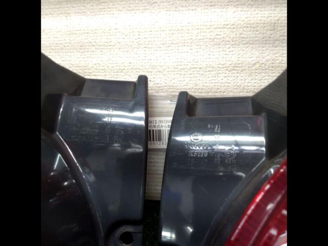 Toyota
200 series
Hiace
Type 4 ~
Genuine tail lamp