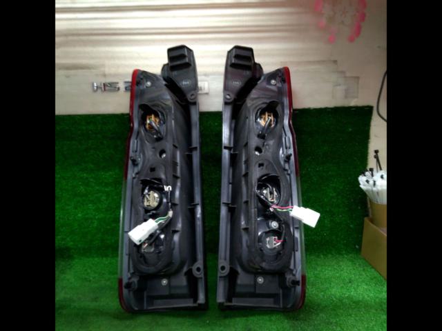 Toyota
200 series
Hiace
Type 4 ~
Genuine tail lamp