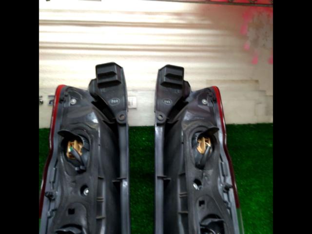 Toyota
200 series
Hiace
Type 4 ~
Genuine tail lamp