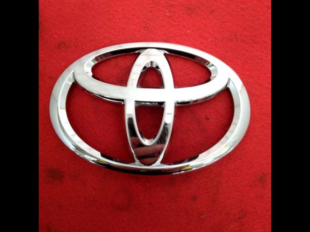 TOYOTA
Genuine
emblem
Front and rear 2-piece set 90975-02096