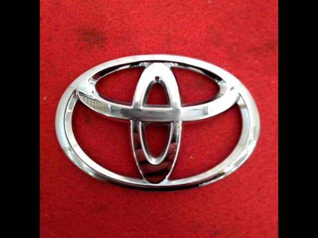 TOYOTA
Genuine
emblem
Front and rear 2-piece set 90975-02096