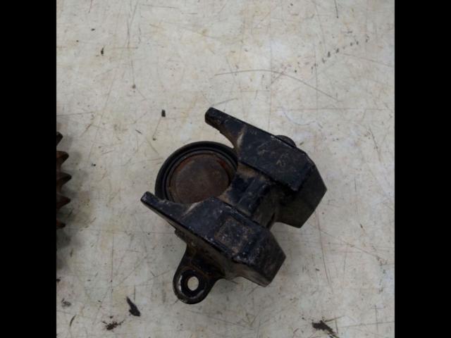 KAWASAKI
GPZ400
Genuine
front
Caliper