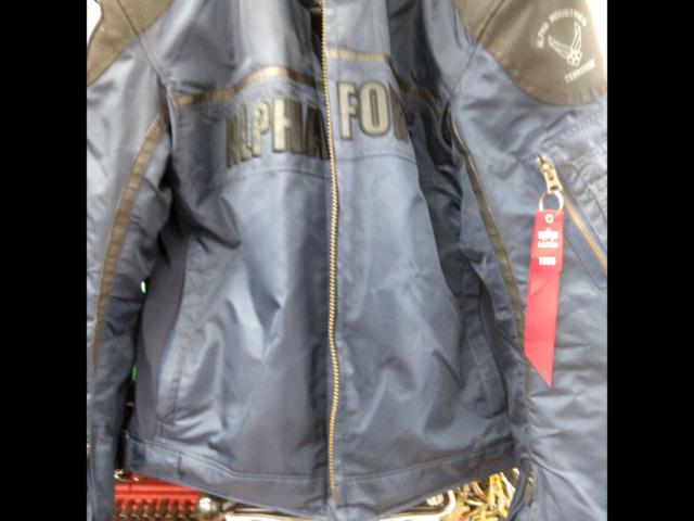 ALPHA
Winter jacket
Size: L