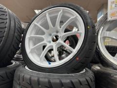 YOKOHAMA
ADVAN
Racing
RS3
WMR
V3800
+
VALINO
GREEVA
08D
255 / 35R18
TW360