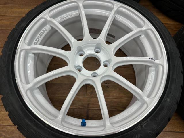 YOKOHAMA
ADVAN
Racing
RS3
WMR
V3800
+
VALINO
GREEVA
08D
255 / 35R18
TW360
