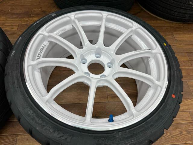 YOKOHAMA
ADVAN
Racing
RS3
WMR
V3800
+
VALINO
GREEVA
08D
255 / 35R18
TW360