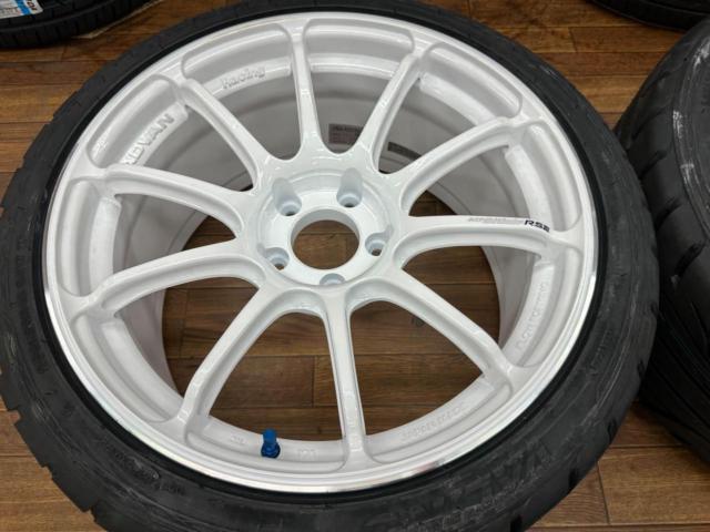 YOKOHAMA
ADVAN
Racing
RS3
WMR
V3800
+
VALINO
GREEVA
08D
255 / 35R18
TW360