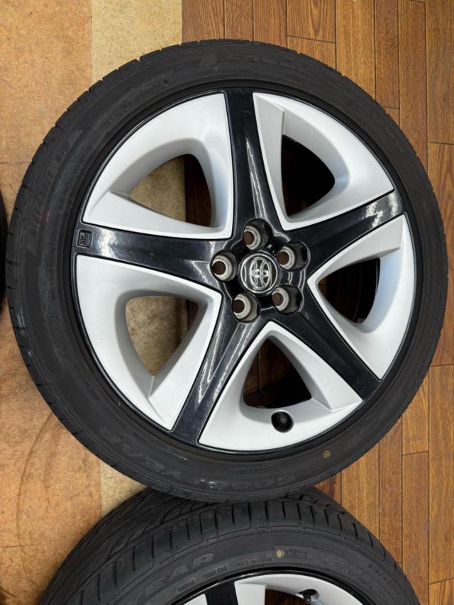 TOYOTA
Prius (50 series early model) S Touring
Selection
Genuine
Aluminum wheel + GOODYEAR
EAGLE
LS2000