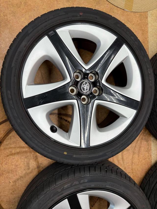TOYOTA
Prius (50 series early model) S Touring
Selection
Genuine
Aluminum wheel + GOODYEAR
EAGLE
LS2000