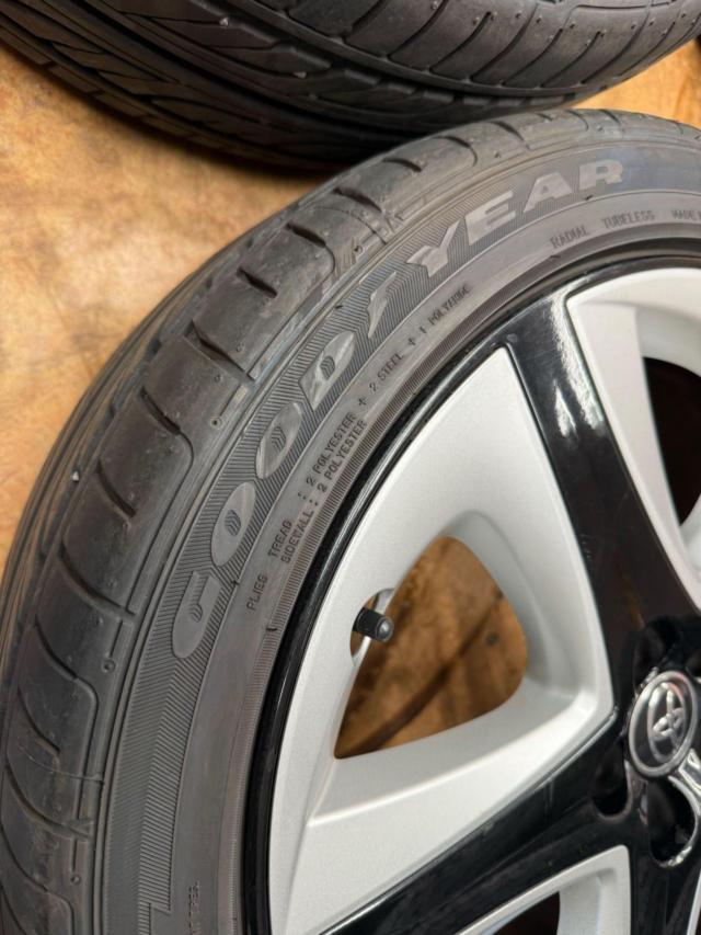 TOYOTA
Prius (50 series early model) S Touring
Selection
Genuine
Aluminum wheel + GOODYEAR
EAGLE
LS2000